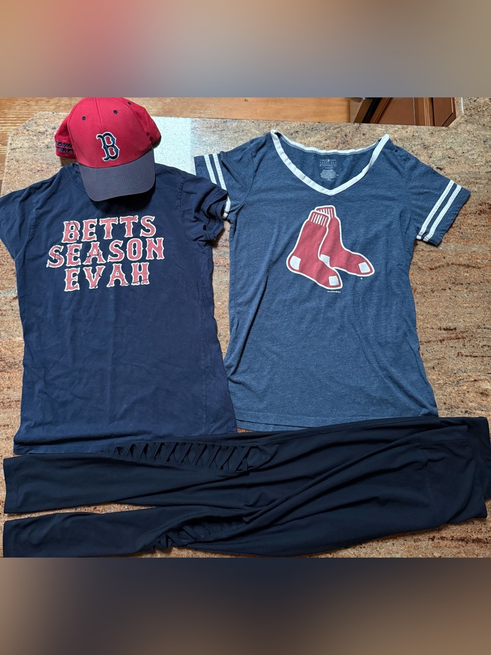 Red Sox Bundle ❤️⚾️🅱️ 2 tees, NWOT baseball cap, & matching  navy leggings!